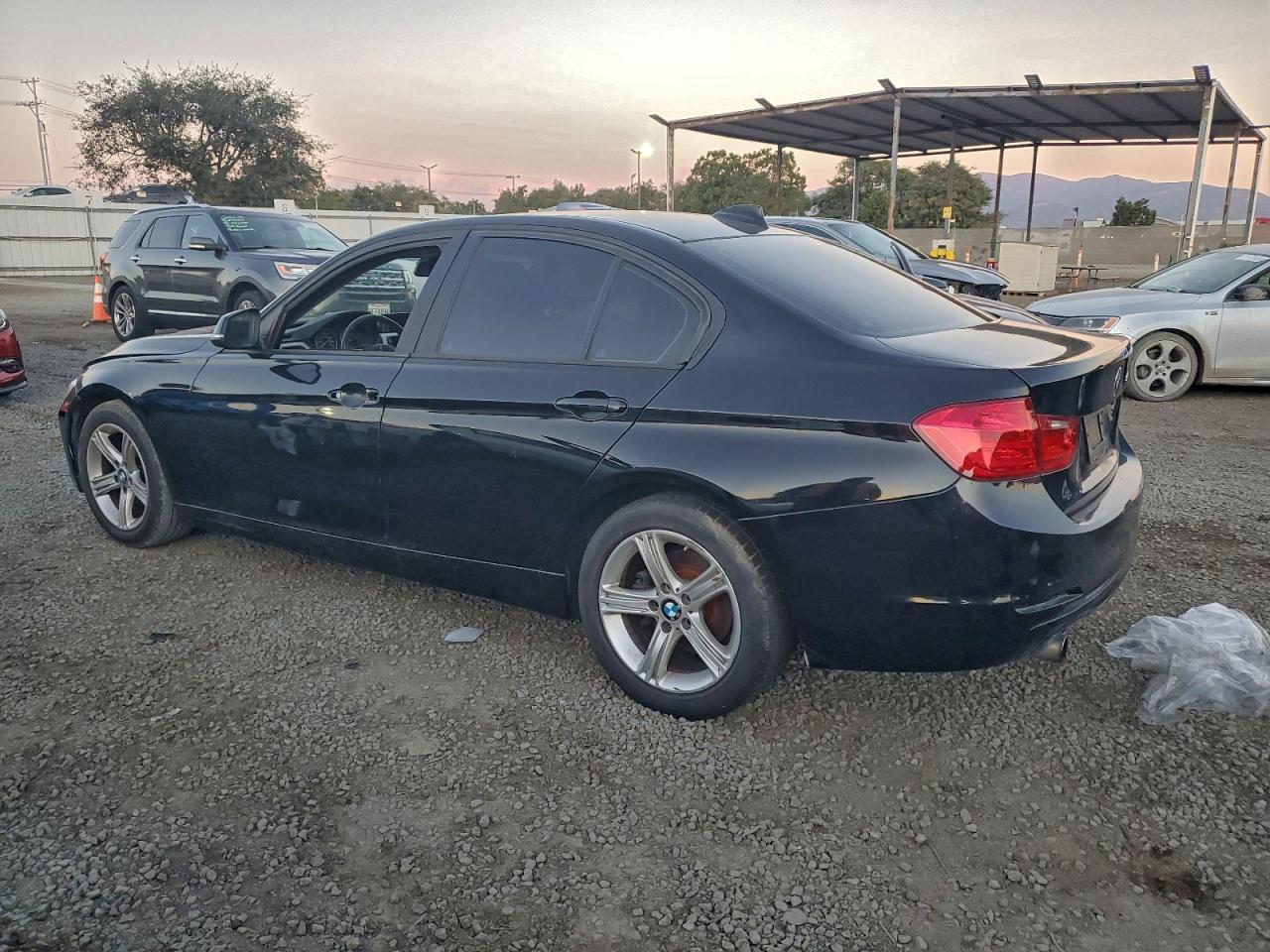 2014 BMW 320 I - Фото 2