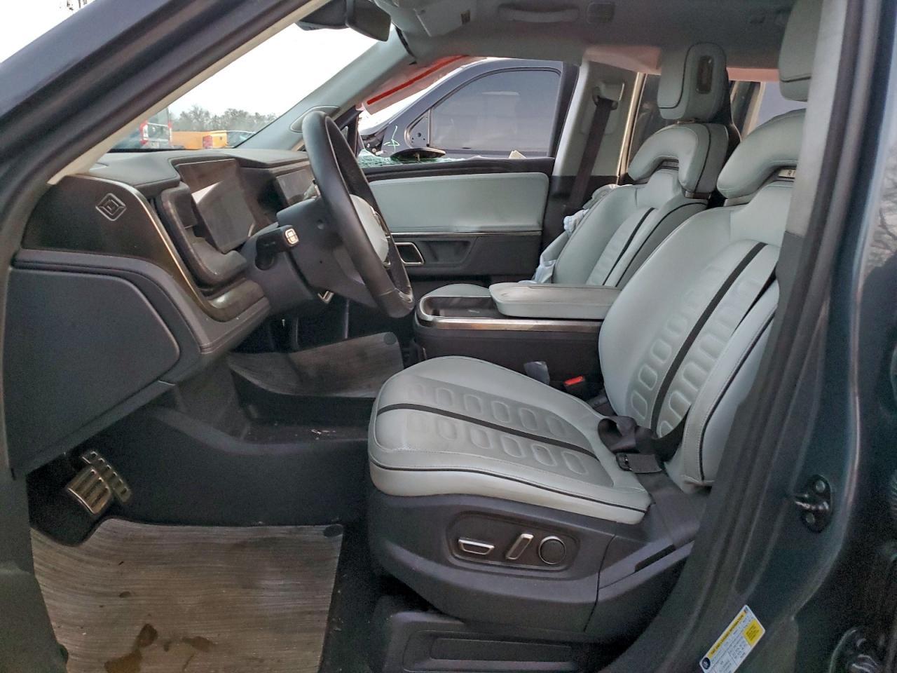 2023 Rivian R1S Adventure - Фото 7