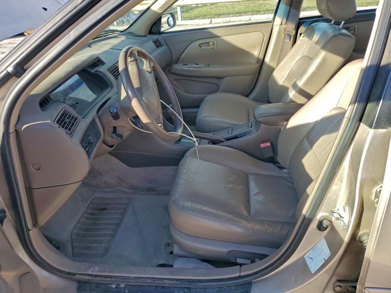 2000 Toyota Camry Le - Image 7