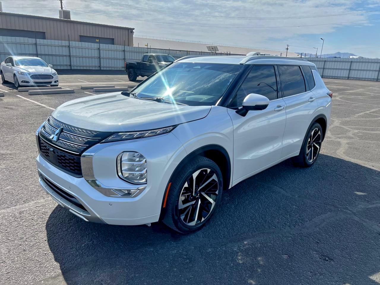 2022 Mitsubishi Outlander Sel - Фото 2