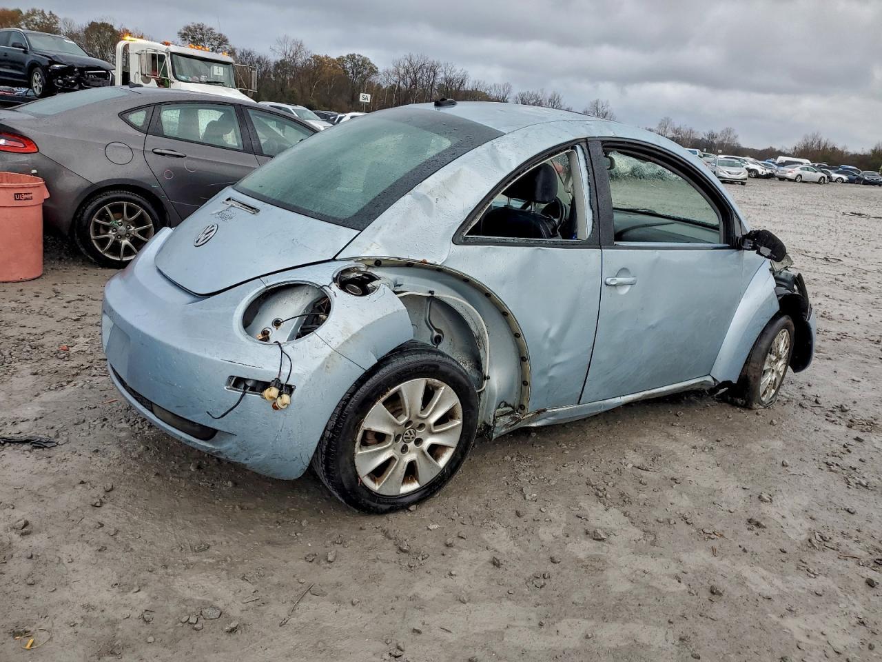 2010 Volkswagen New Beetle - Фото 3