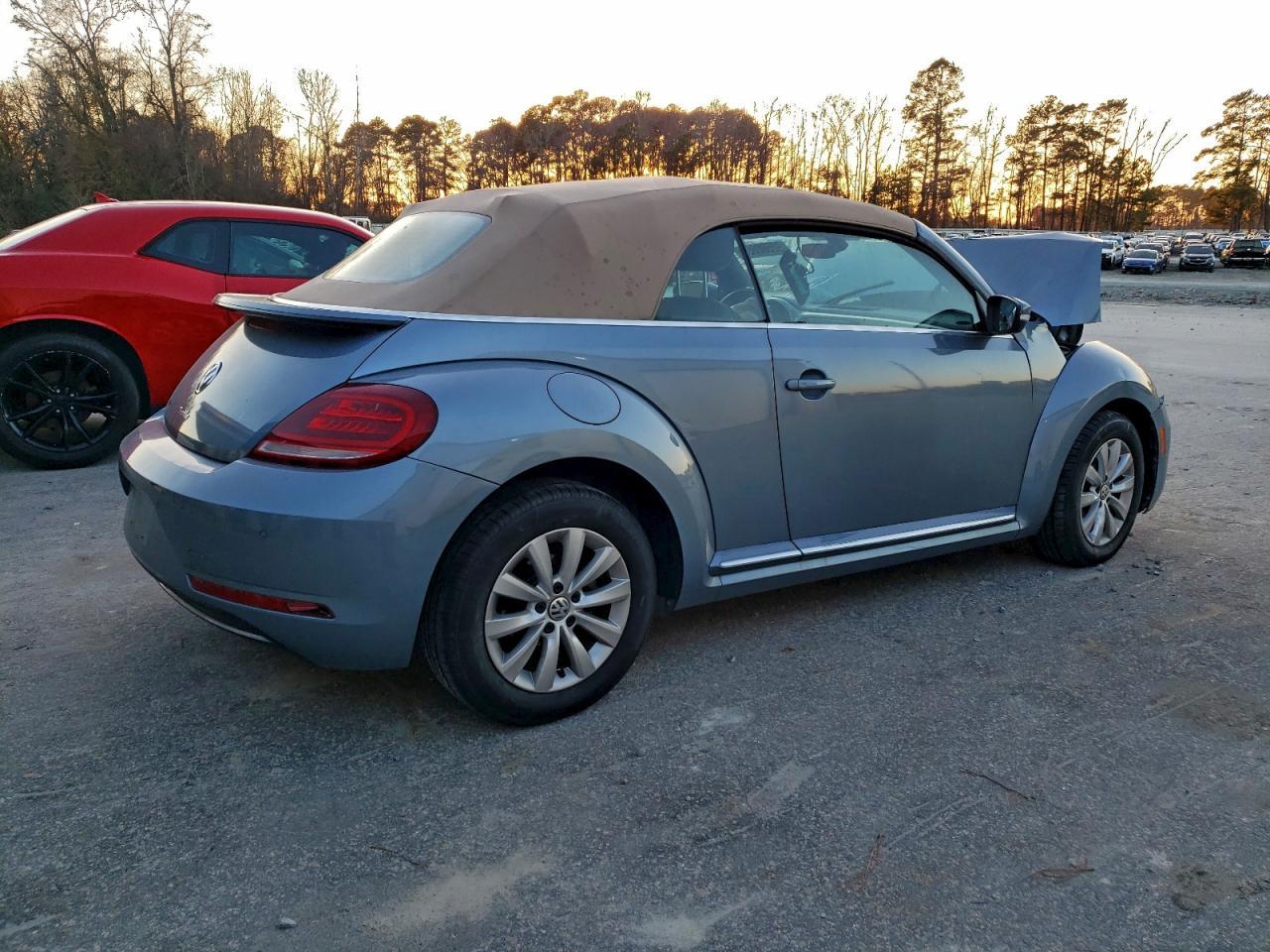 2019 Volkswagen Beetle S - Фото 3