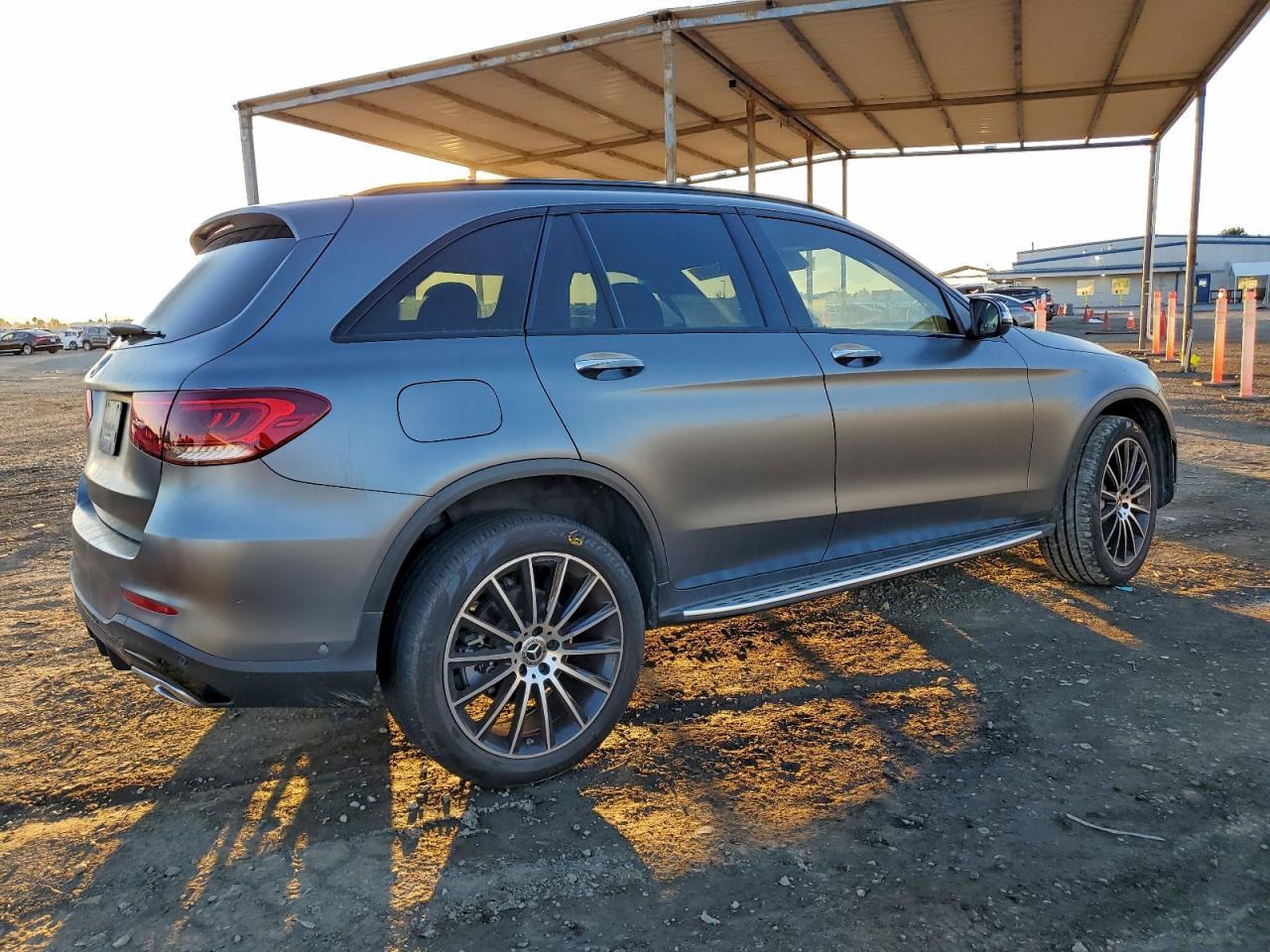 2022 Mercedes-Benz Glc 300 - Image 3