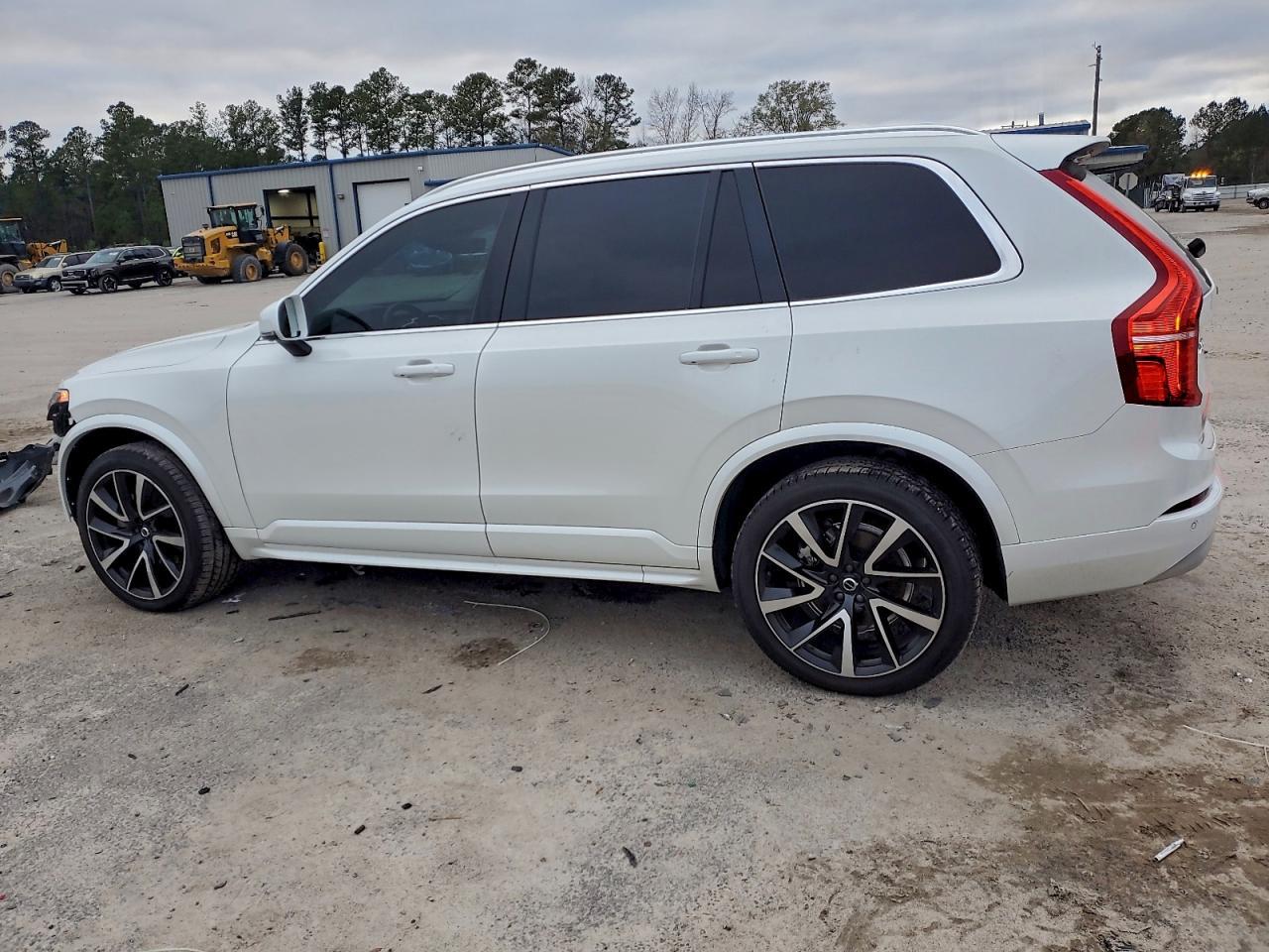 2022 Volvo Xc90 T6 Momentum - Image 2