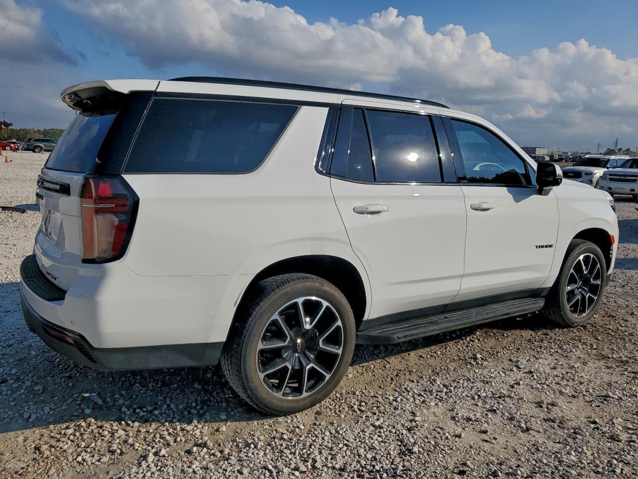 2023 Chevrolet Tahoe C1500 Rst - Фото 3