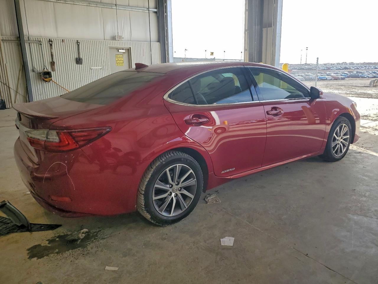 2016 Lexus Es 300H - Фото 3