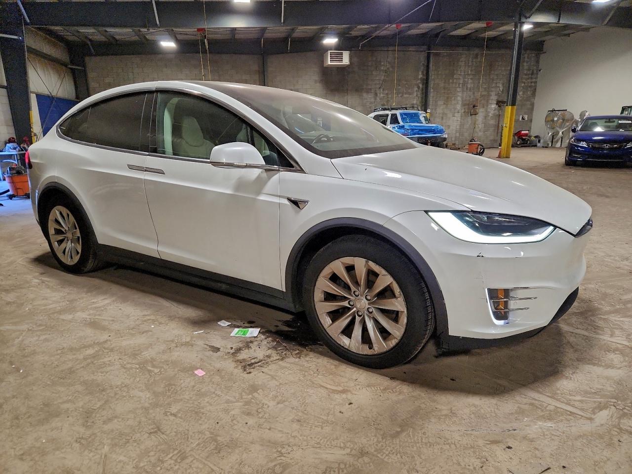 2017 Tesla Model X - Фото 4
