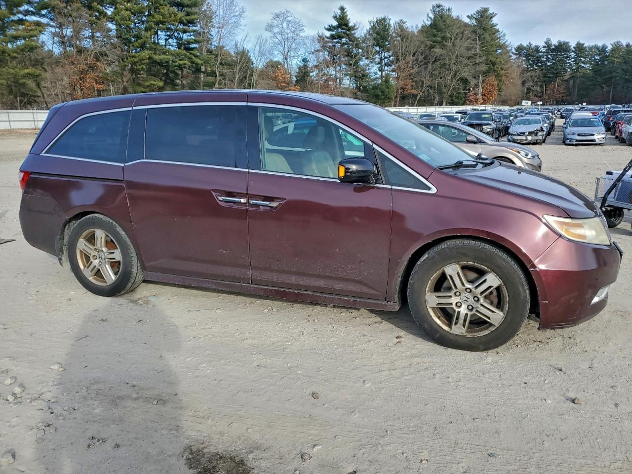 2011 Honda Odyssey Touring - Image 4