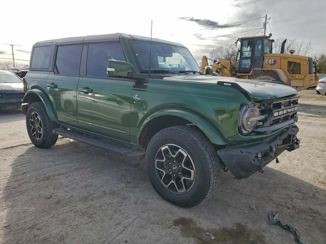 2024 Ford Bronco Outer Banks - Image 4