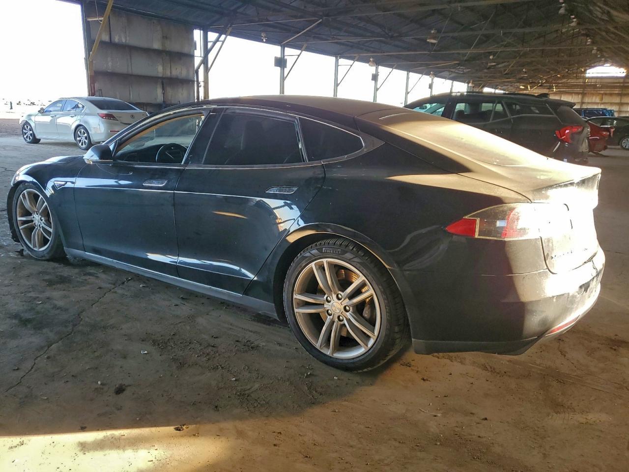 2013 Tesla Model S - Image 2