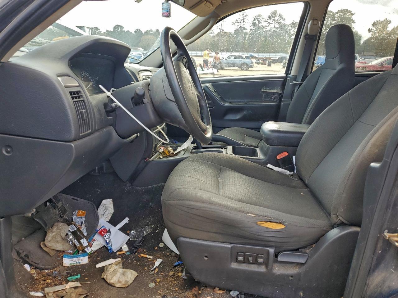 2004 Jeep Grand Cherokee Laredo - Image 7