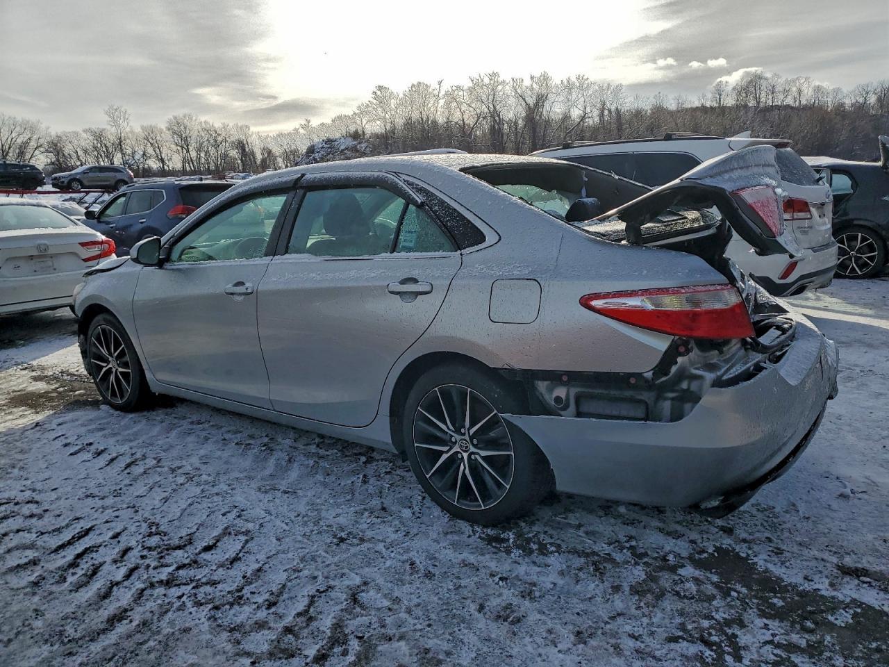 2017 Toyota Camry Le - Фото 2
