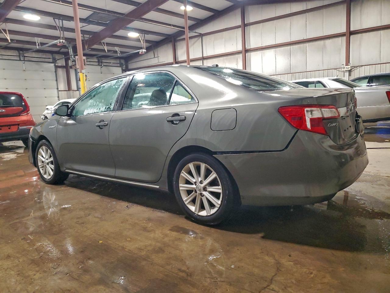2014 Toyota Camry Hybrid - Фото 2