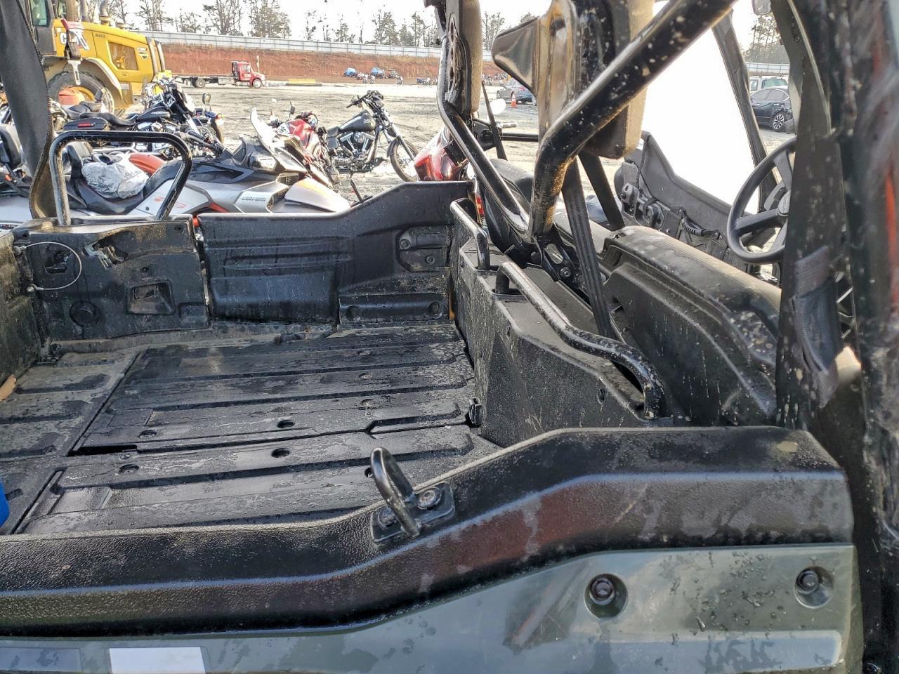 2025 Honda Pioneer 1000 Utility Vehicle - Image 6