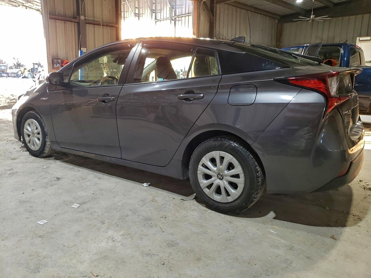 2020 Toyota Prius L - Image 2