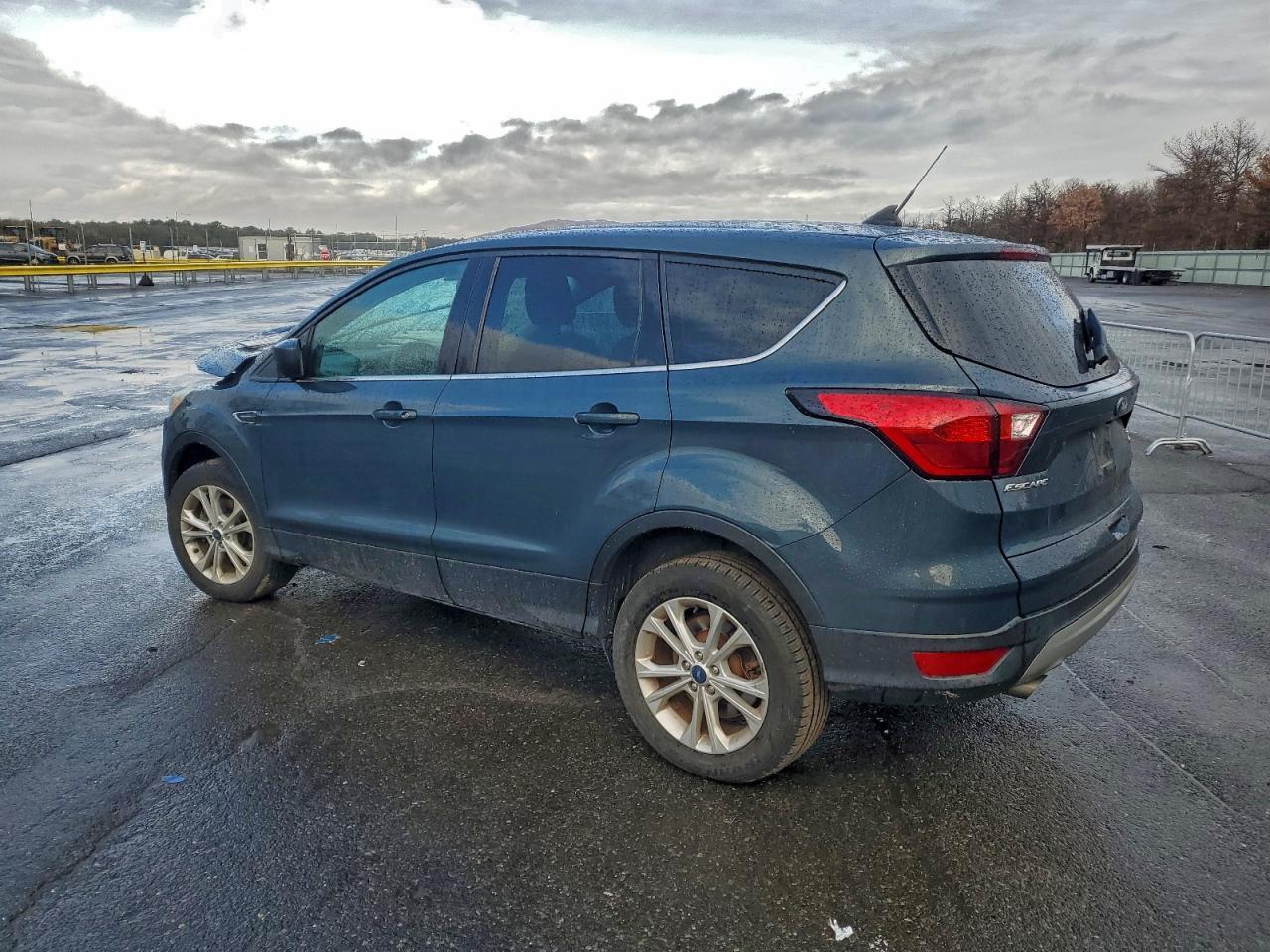 2019 Ford Escape Se - Фото 2