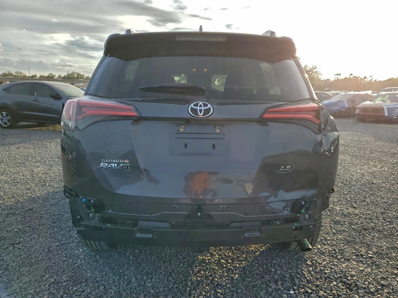 2017 Toyota Rav4 - Image 6
