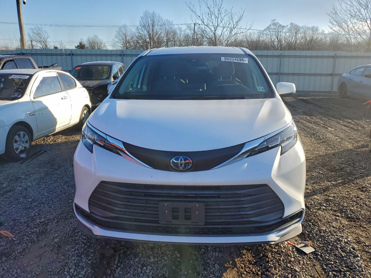 2021 Toyota Sienna Le - Фото 5