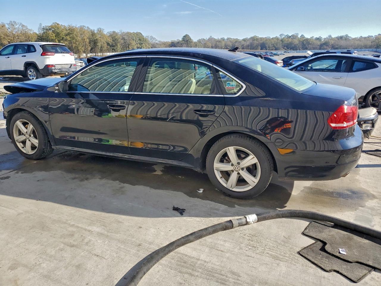 2015 Volkswagen Passat S - Фото 2