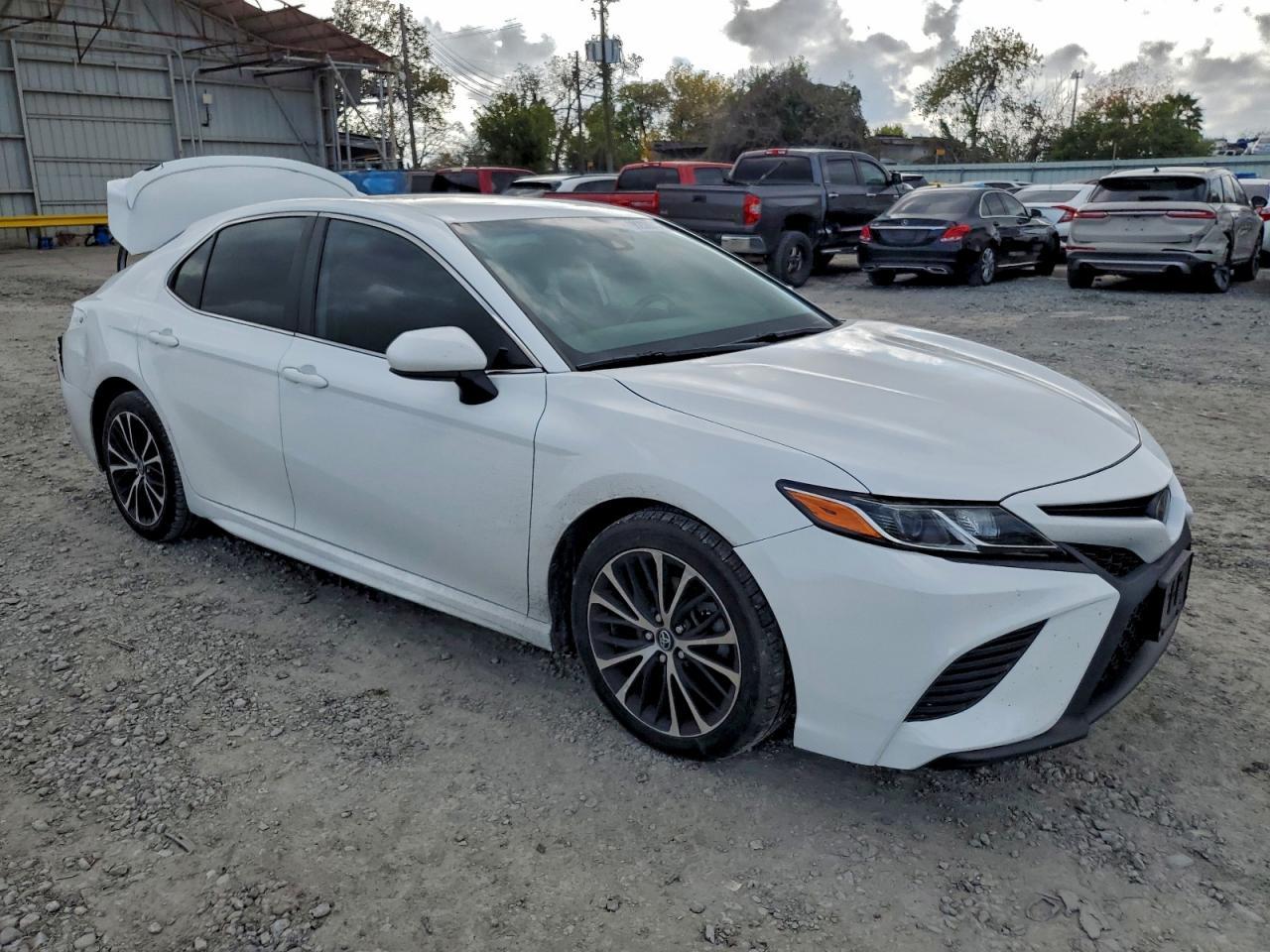 2020 Toyota Camry Se - Image 4