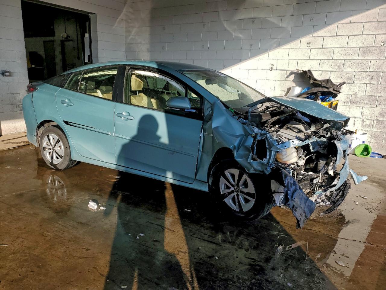 2016 Toyota Prius Three - Image 4