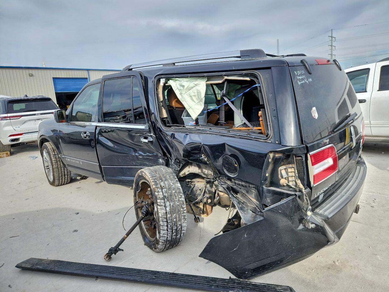 2012 Lincoln Navigator L - Image 2