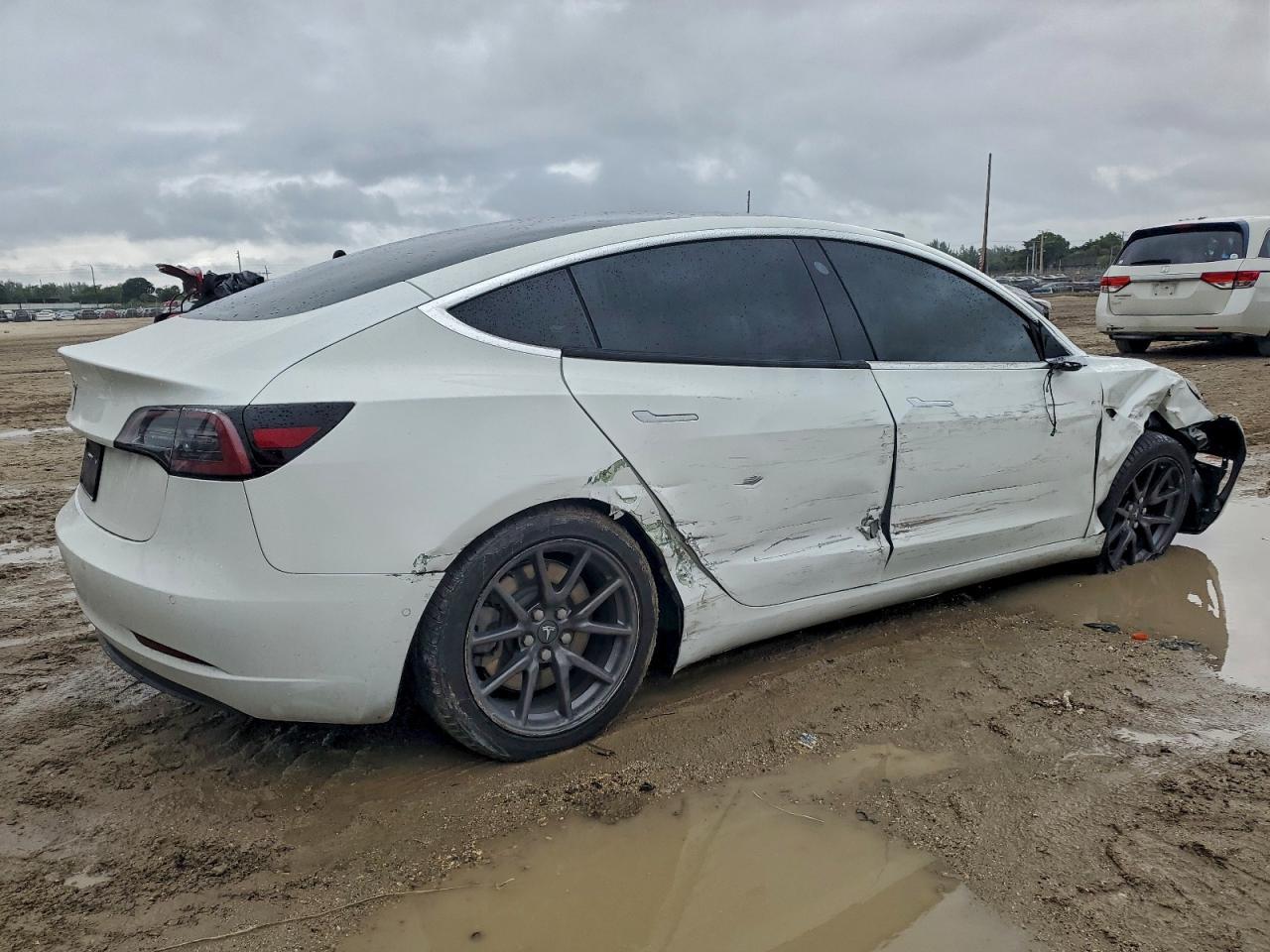 2020 Tesla Model 3 - Image 3