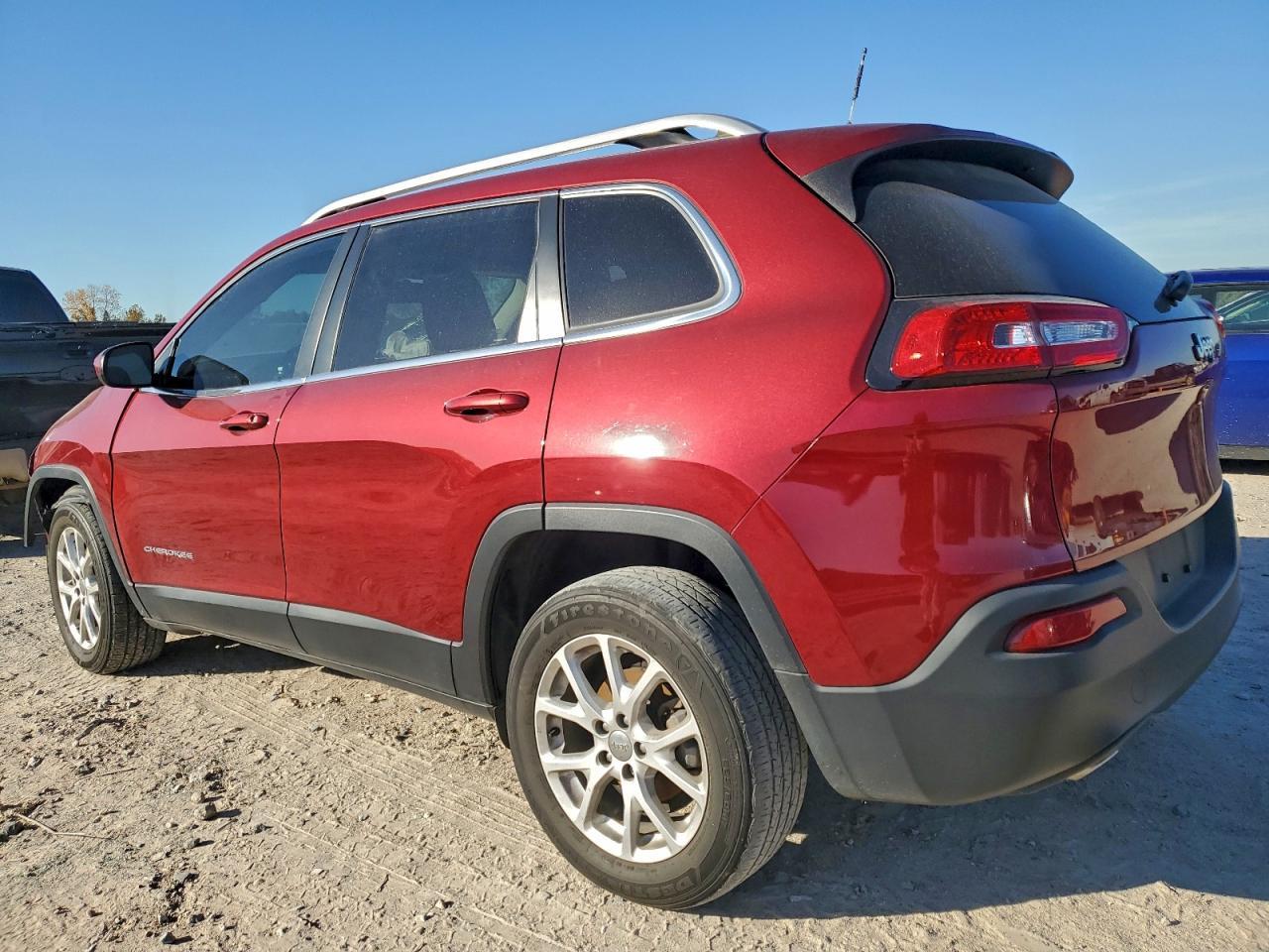 2016 Jeep Cherokee Latitude - Image 2