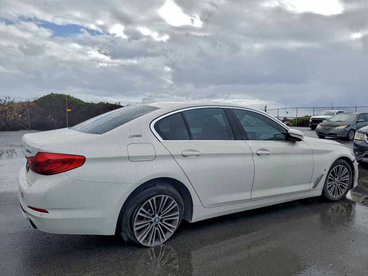 2019 BMW 530E - Image 3
