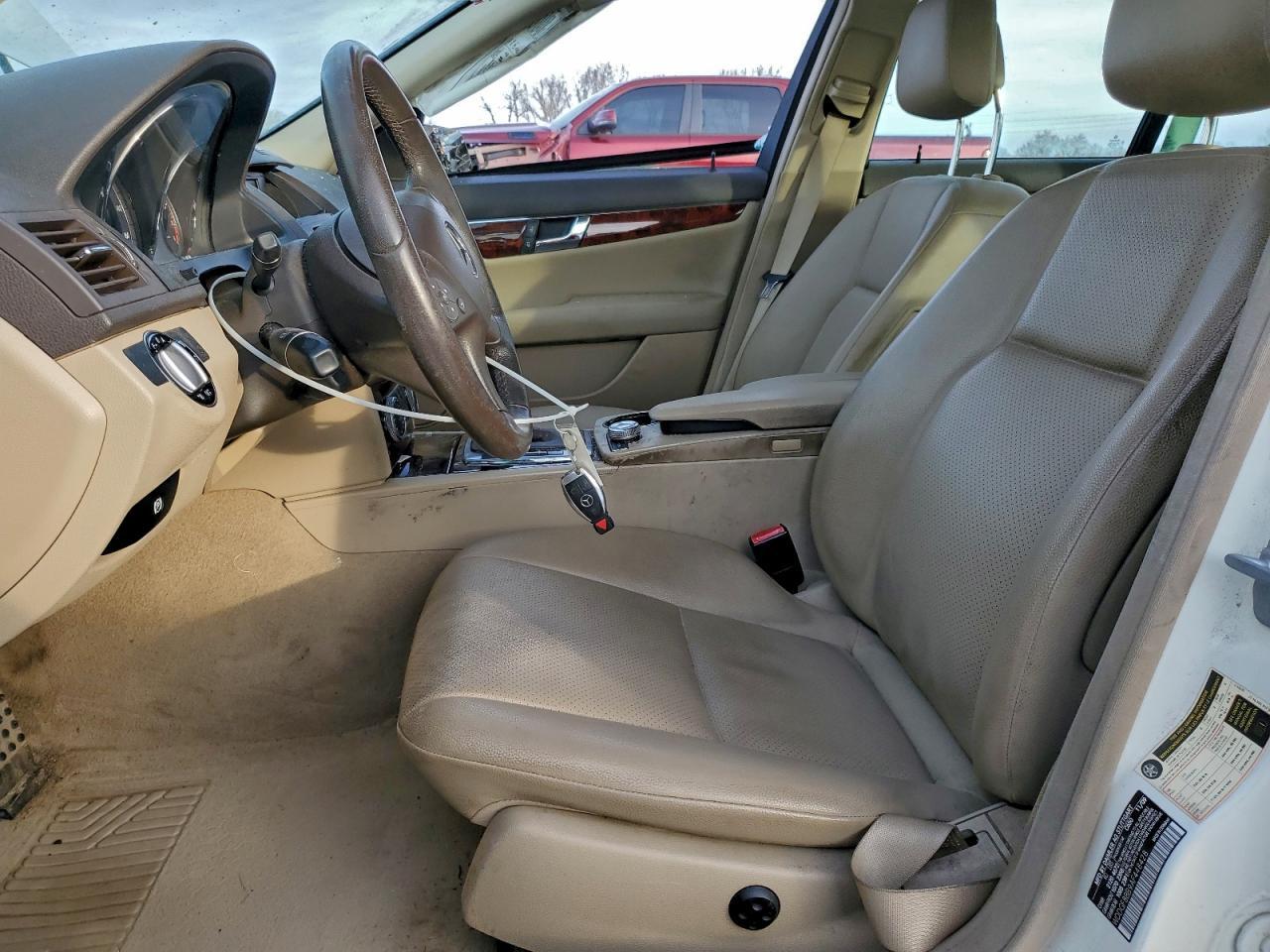 2010 Mercedes-Benz C 300 4Matic - Фото 7