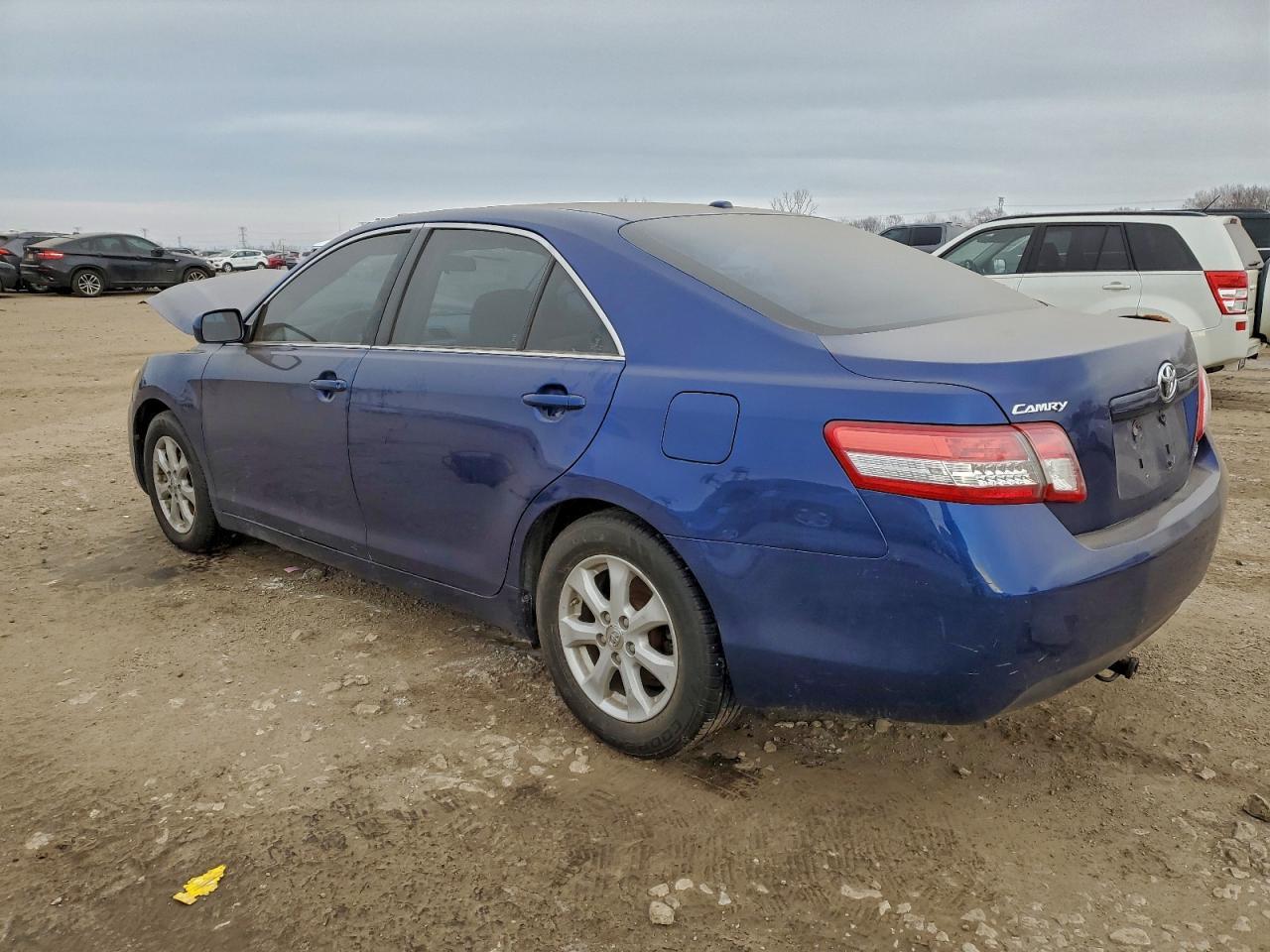 2011 Toyota Camry Base - Фото 2