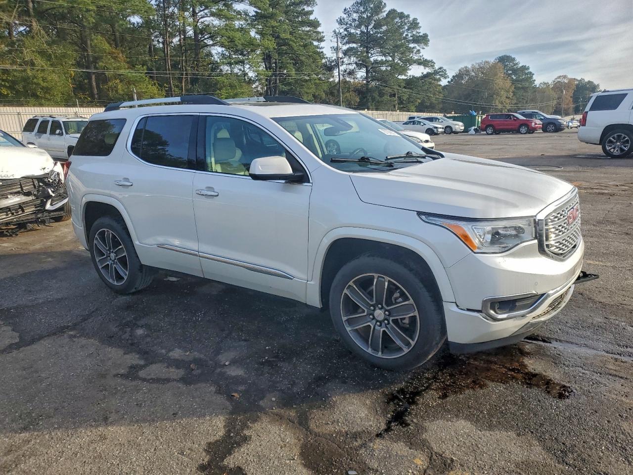 2018 GMC Acadia Denali - Image 4