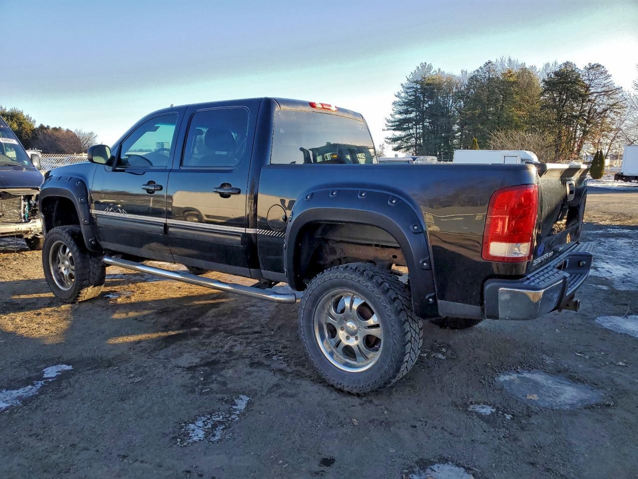 2008 GMC Sierra K1500 - Image 2
