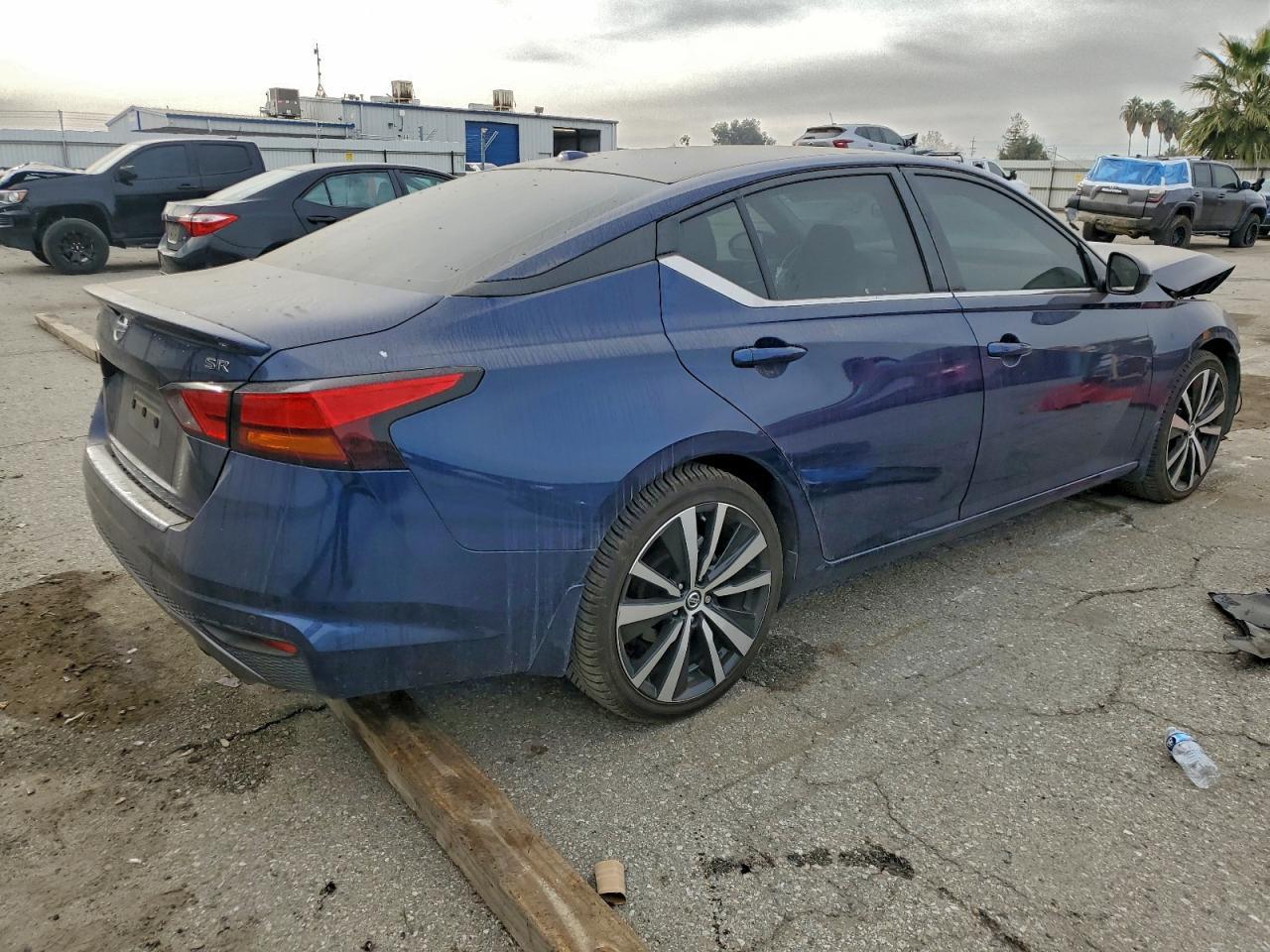 2021 Nissan Altima Sr - Фото 3