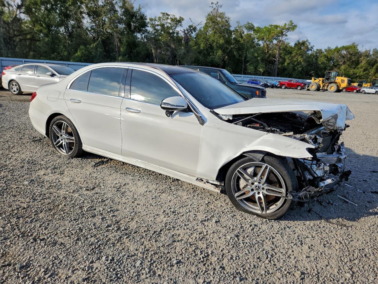 2017 Mercedes-Benz E 300 - Фото 4