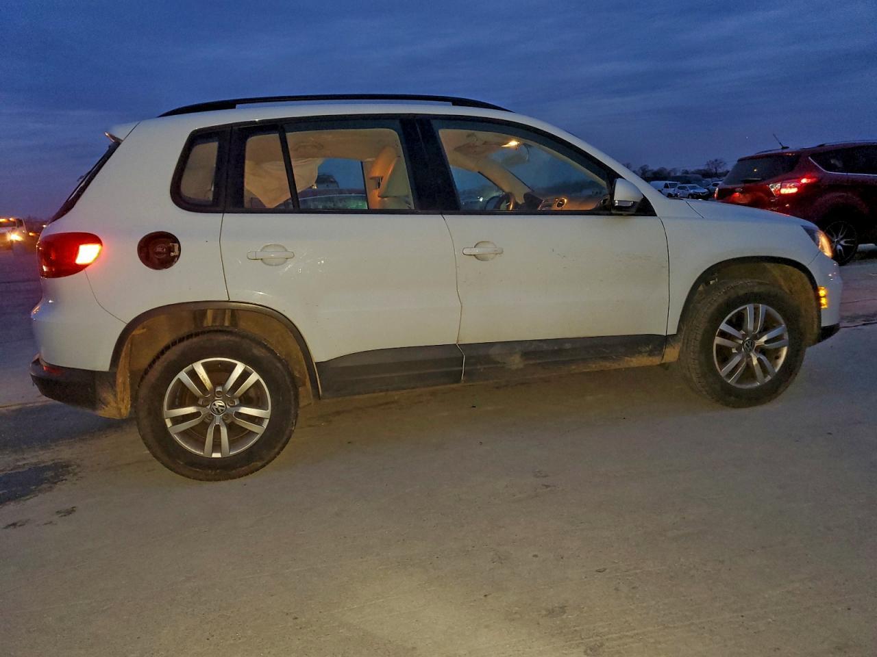 2017 Volkswagen Tiguan S - Фото 3