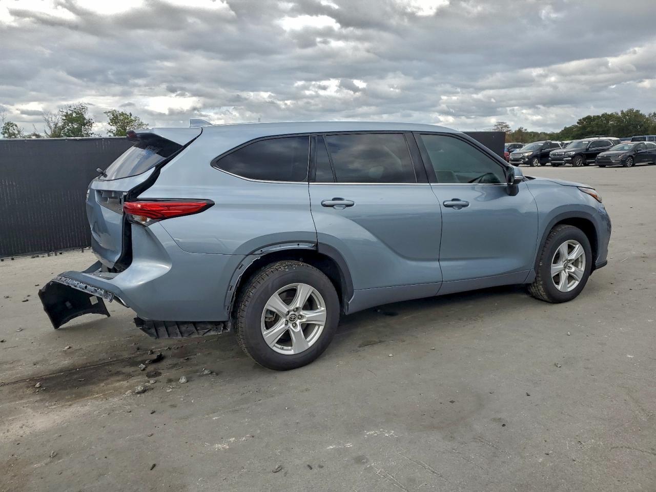2021 Toyota Highlander Le - Фото 3