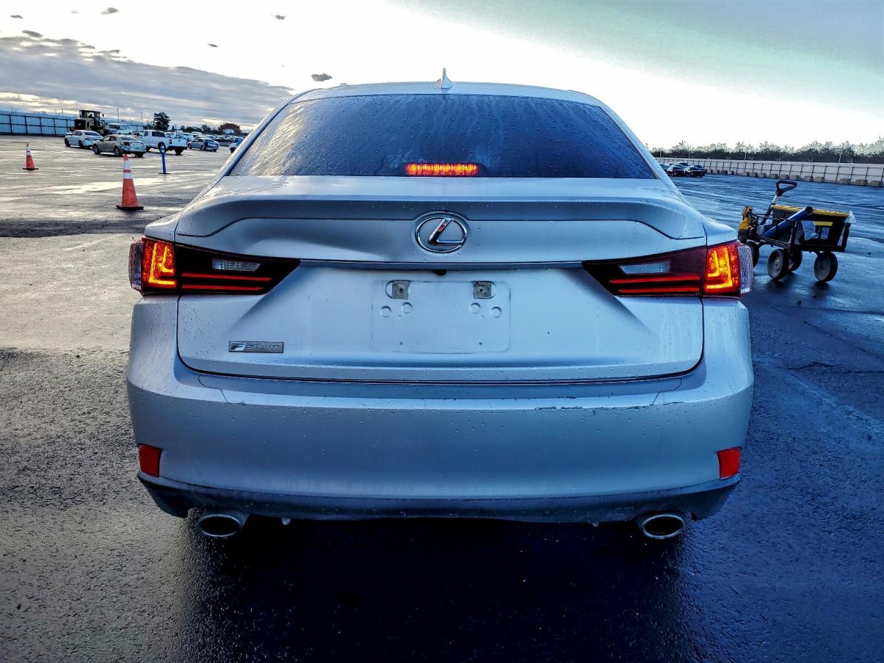 2016 Lexus Is 200T - Фото 6