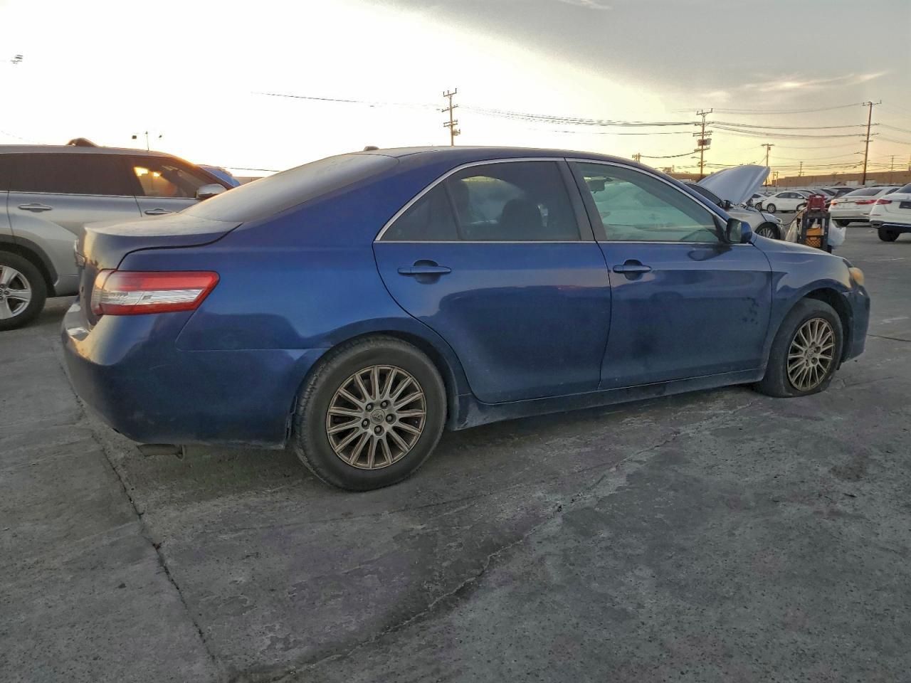 2011 Toyota Camry Base - Фото 3