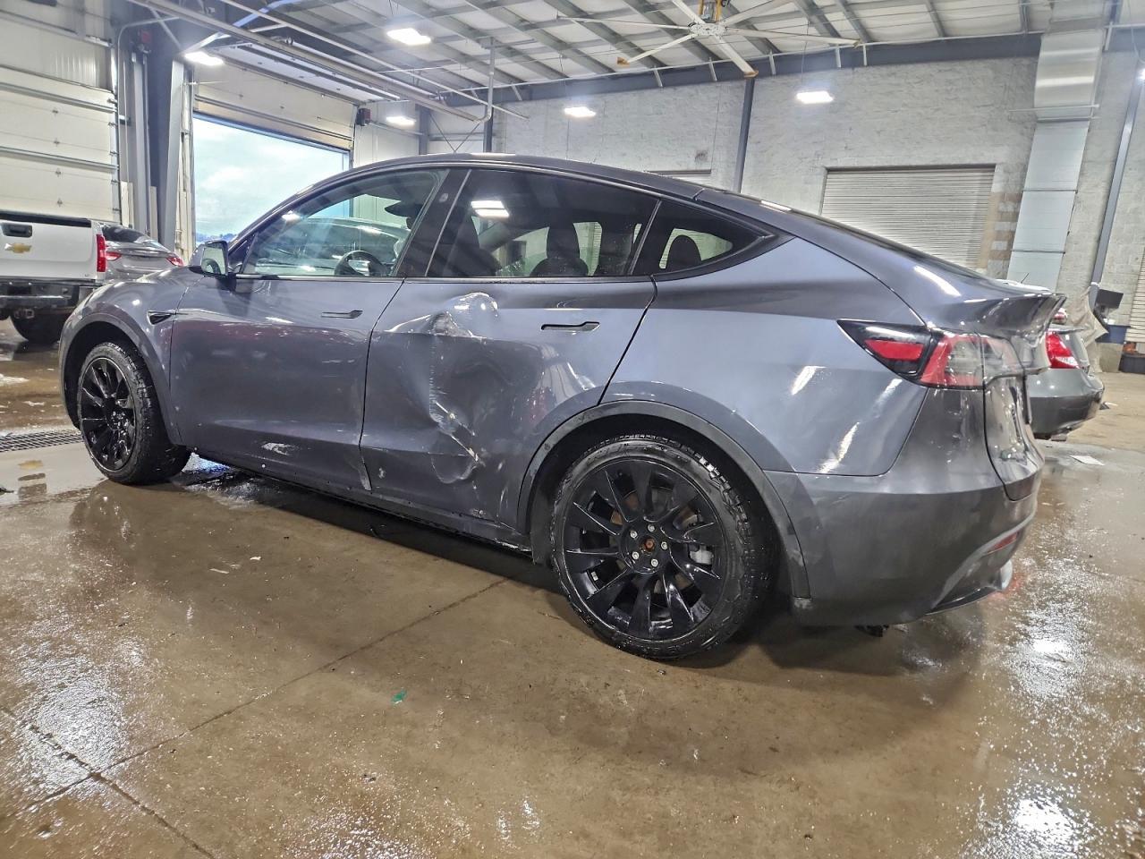 2023 Tesla Model Y - Фото 2