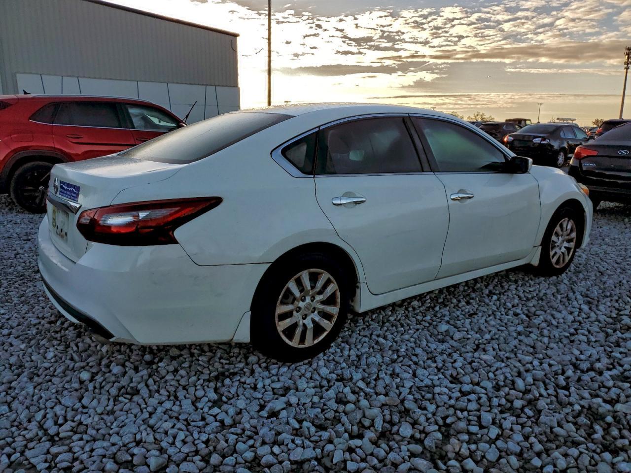 2018 Nissan Altima 2.5 S - Фото 3
