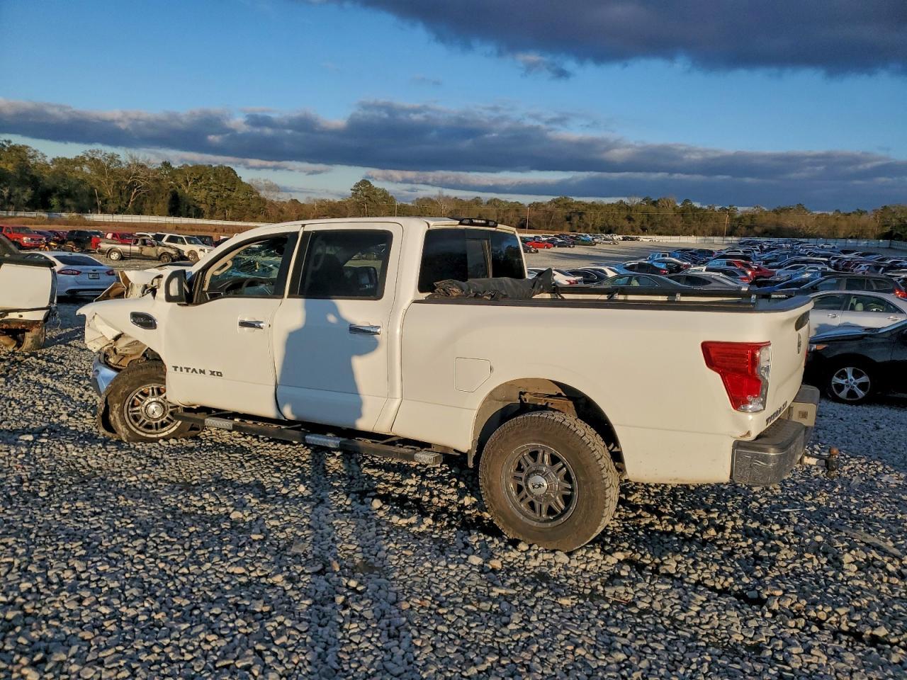 2017 Nissan Titan Xd S - Фото 2