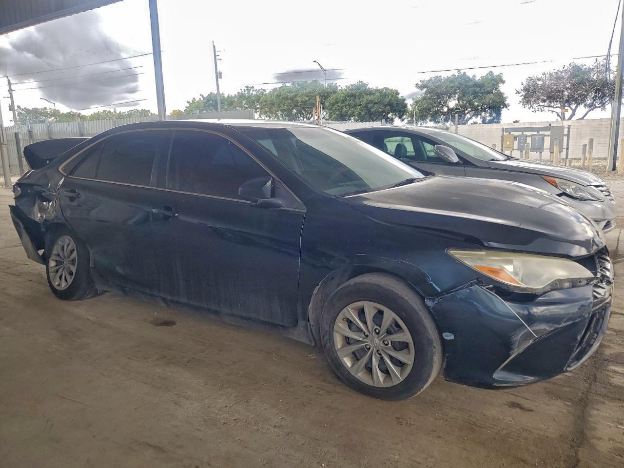 2017 Toyota Camry Le - Image 4