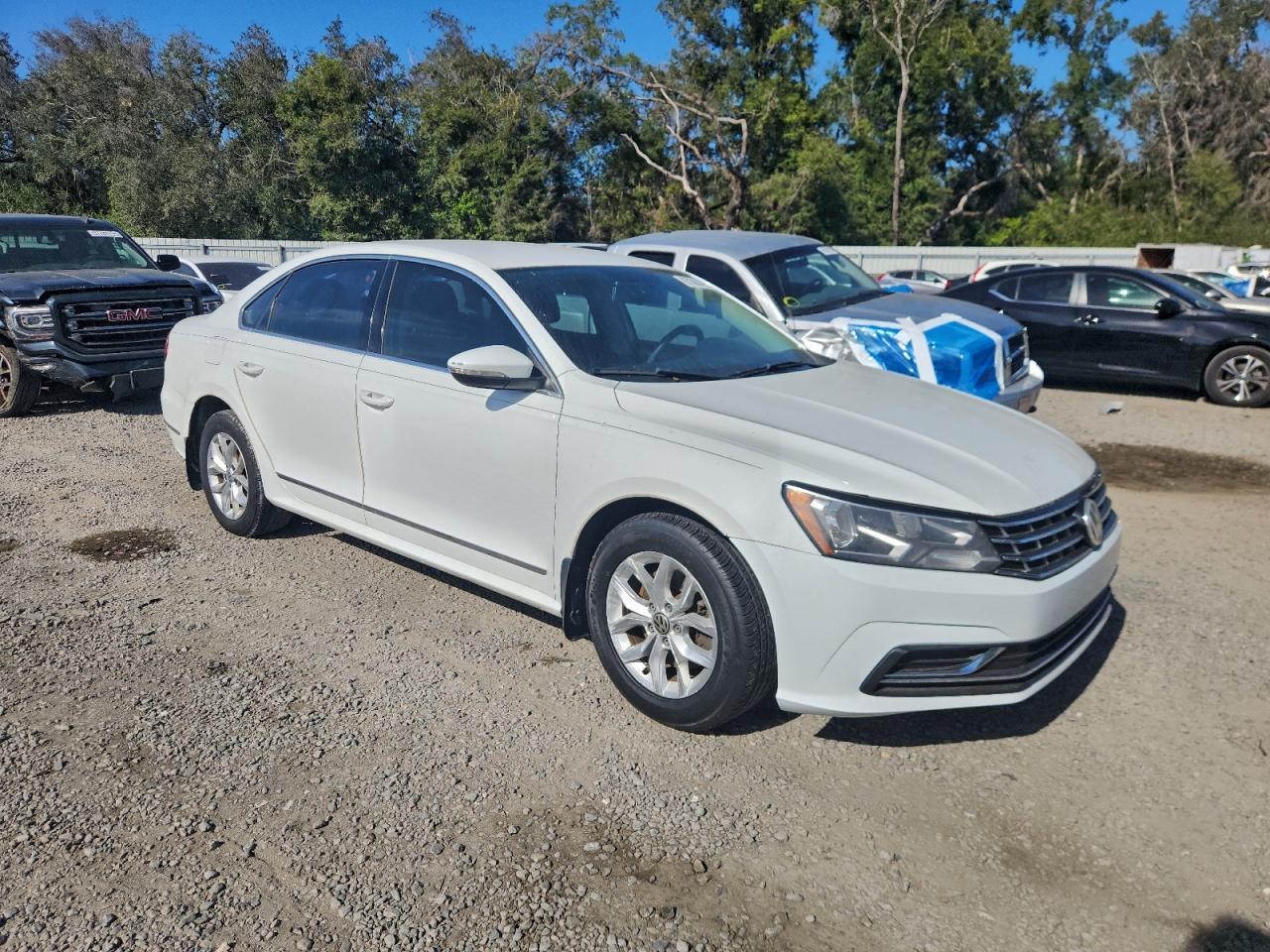 2017 Volkswagen Passat S - Фото 4