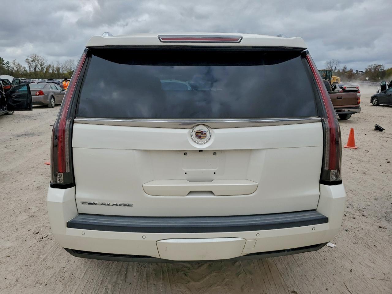 2015 Cadillac Escalade Premium - Image 6