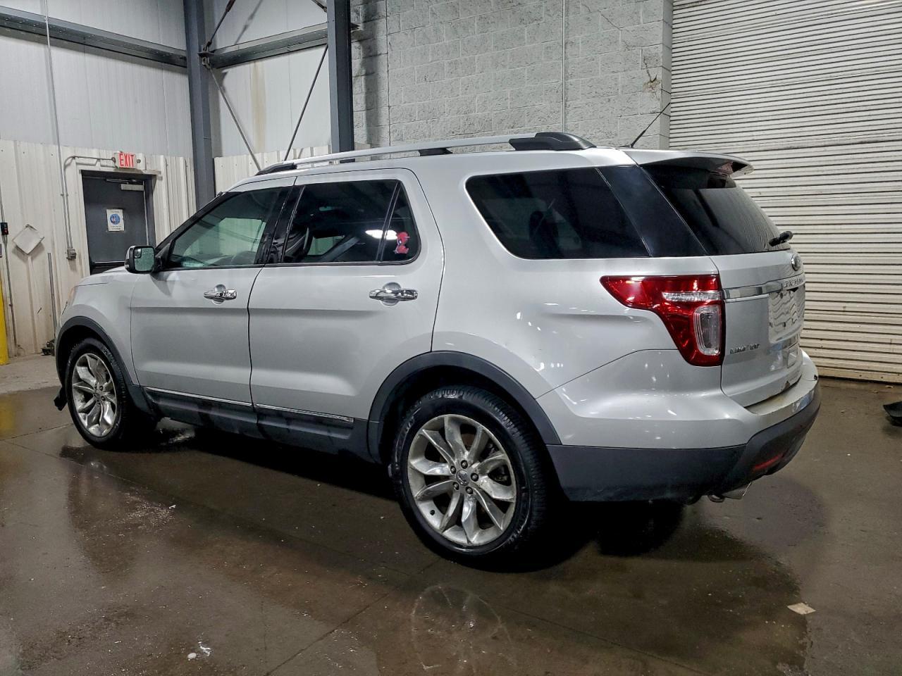 2014 Ford Explorer Limited - Image 2