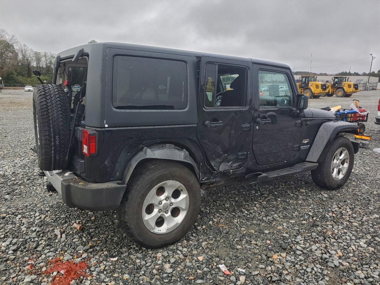 2013 Jeep Wrangler Unlimited Sahara - Image 3