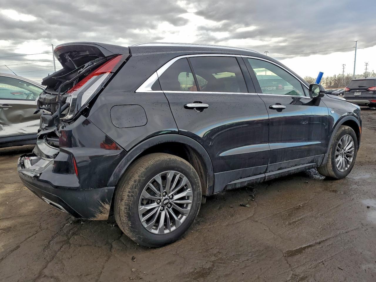2024 Cadillac Xt4 Premium Luxury - Image 3
