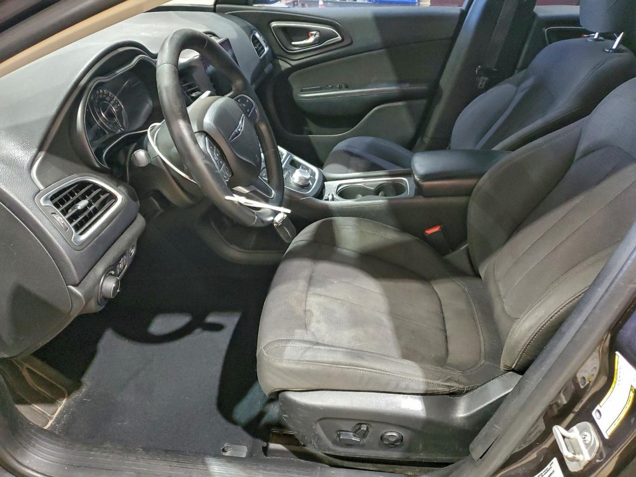 2015 Chrysler 200 Limited - Image 7