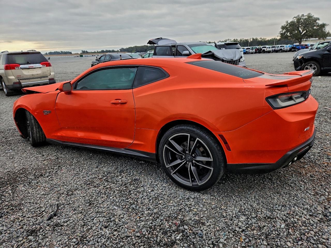 2018 Chevrolet Camaro Lt - Image 2